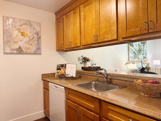 8129 Shelter Creek Lane, San Bruno CA: https://media.crmls.org/mediaz/8ef7cbfb-632d-4383-b03f-d8b94710f9ea.jpg