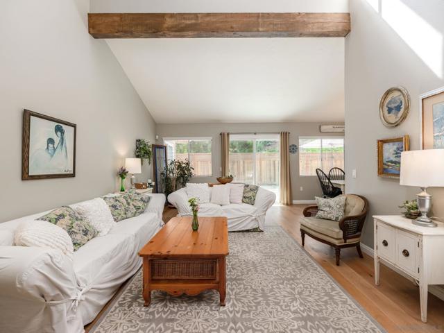 1833 Wintergreen Gln, Escondido CA: https://media.crmls.org/mediaz/8ef8300a-e783-452e-83c8-6a22d4237c7e.jpg