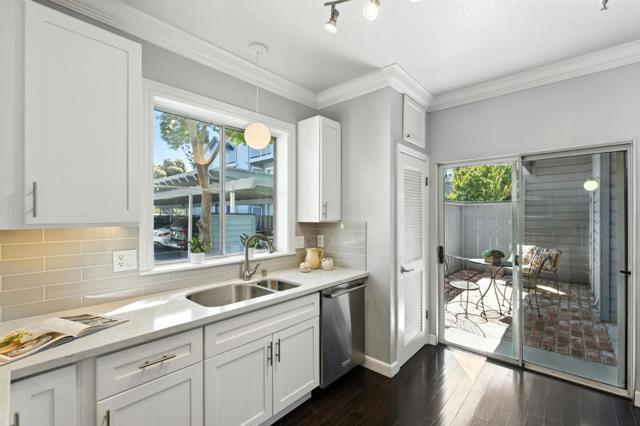 425 Cork Harbour Circle,  CA: https://media.crmls.org/mediaz/8ef875ff-961d-4720-b9a8-a5a050b67088.jpg