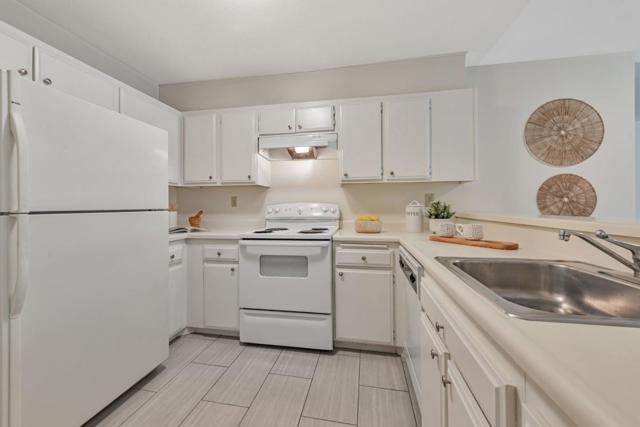 2140 Santa Cruz Avenue, Menlo Park CA: https://media.crmls.org/mediaz/8ef8780f-a1f0-4650-bad8-54b3d7375f63.jpg