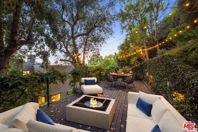 3625 Lowry Road, Los Angeles CA: https://media.crmls.org/mediaz/8ef87a06-a215-4fa0-9ea5-25f5ee712bd8.jpg
