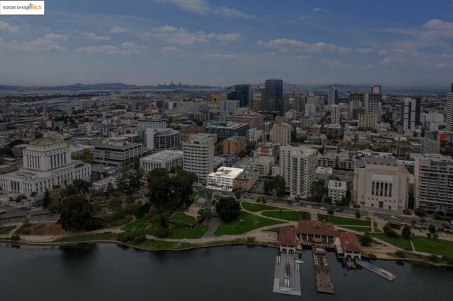 1425 Lakeside DR, Oakland CA: https://media.crmls.org/mediaz/8ef8cc1c-505d-4899-bec3-a45282a1f183.jpg