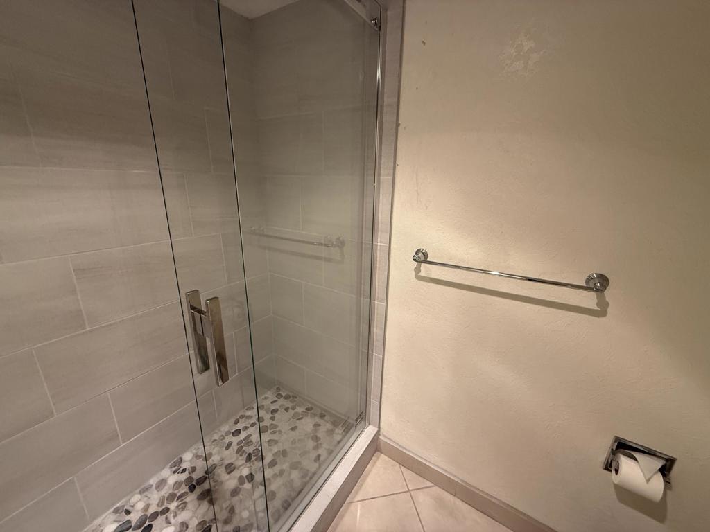 https://media.crmls.org/mediaz/8ef9a9c3-95ca-419c-a00b-d5b498bbd75f.jpg?preset=X-Large