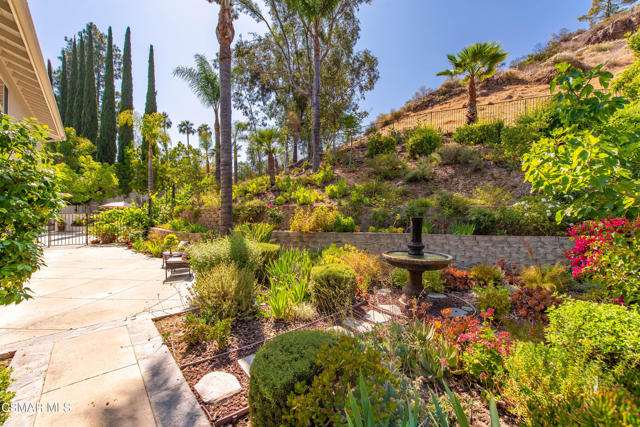 1253 Willsbrook Court, Westlake Village CA: https://media.crmls.org/mediaz/8ef9cc37-7165-4589-8484-e9aed6720a00.jpg