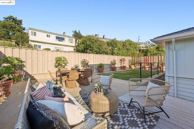 19 Highland Blvd, Kensington CA: https://media.crmls.org/mediaz/8efa14cb-9b72-4b6f-9400-33a282c8c8ba.jpg