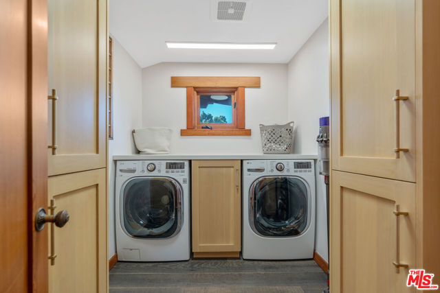 Image 42 of 50 For 706 Navy Street