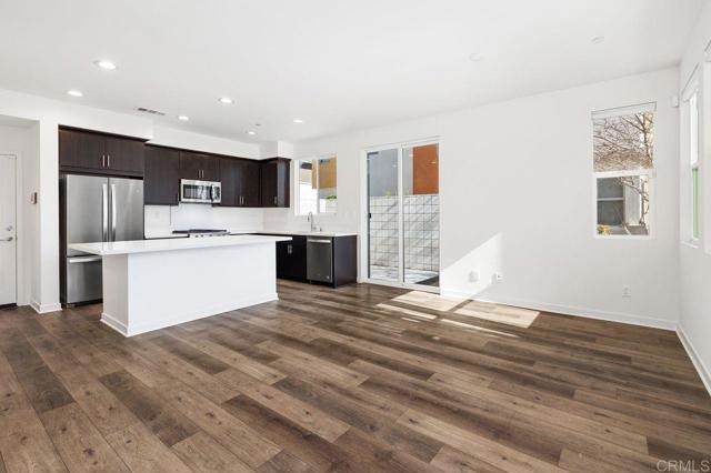 Detail Gallery Image 2 of 34 For 2080 Tango Loop #1,  Chula Vista,  CA 91915 - 4 Beds | 2/1 Baths