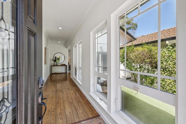 3296 Walnut Ln, Lafayette CA: https://media.crmls.org/mediaz/8efaefba-f39d-41e1-9a37-8811a5d3ea1f.jpg