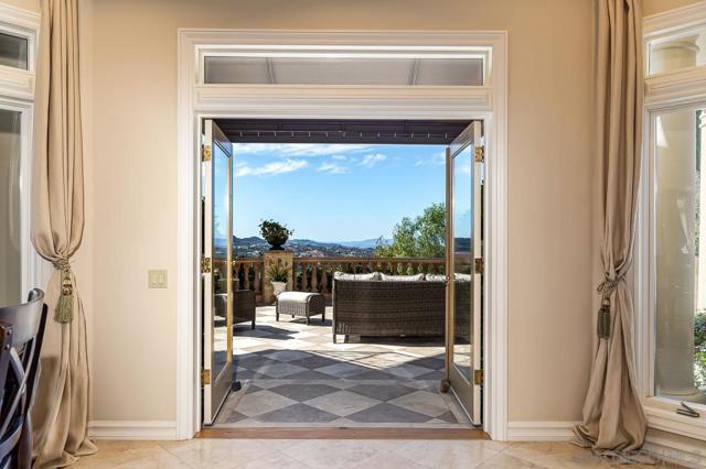 14440 Ridge Ranch Rd, Valley Center CA: https://media.crmls.org/mediaz/8efb3586-8c2e-4212-8ad7-cdb635f1dece.jpg