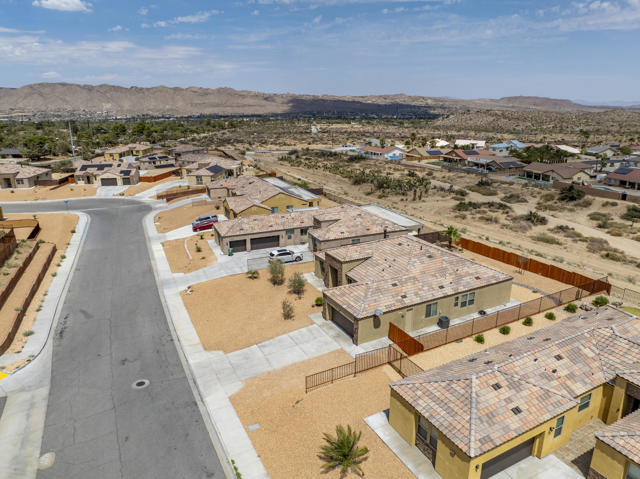 8680 Monument View Drive, Yucca Valley CA: https://media.crmls.org/mediaz/8efb4f4d-75c0-4a81-990b-b8e492a2de60.jpg