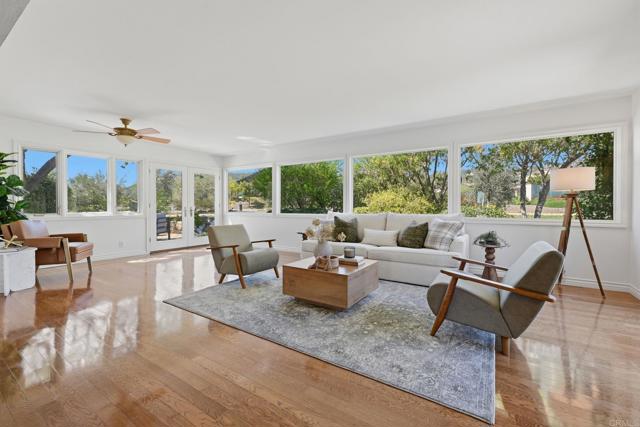 Detail Gallery Image 4 of 39 For 1754 Lorraine Pl, Escondido,  CA 92026 - 3 Beds | 2 Baths