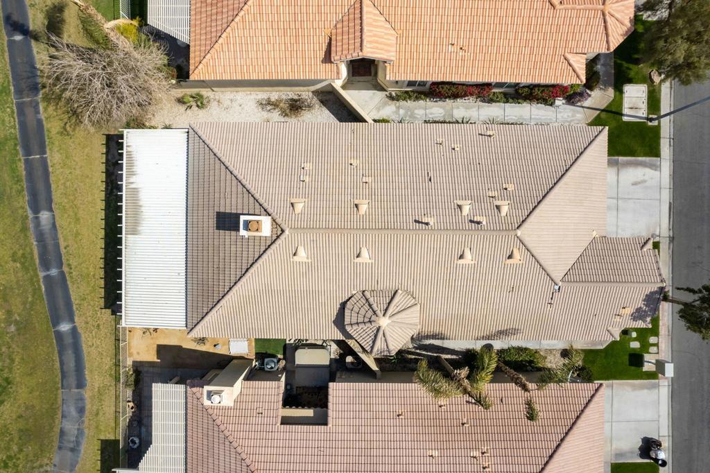 https://media.crmls.org/mediaz/8efb545e-c6e7-424a-b178-2f7bdfaf52b4.jpg?preset=X-Large
