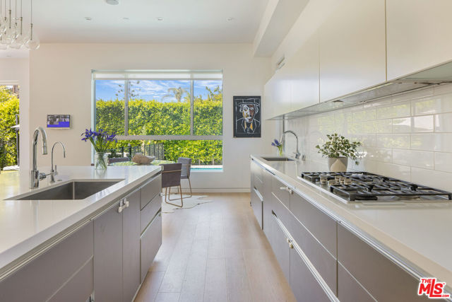 Image 11 of 31 For 139 Edinburgh Avenue