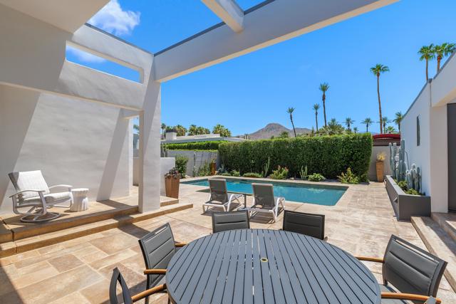 75301 Montecito Drive, Indian Wells CA: https://media.crmls.org/mediaz/8efc616b-4bac-4c12-b792-a1f028eb7f61.jpg