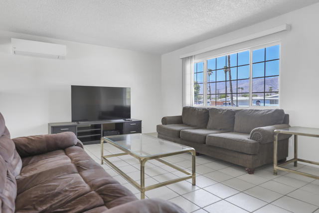 42570 Stephani Circle, Palm Desert CA: https://media.crmls.org/mediaz/8efd740d-a110-4591-acf8-df54591e7cba.jpg