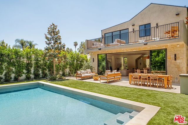636 N Laurel Avenue, Los Angeles CA: https://media.crmls.org/mediaz/8efd822b-2a54-4587-9b1b-f71faa89fffa.jpg