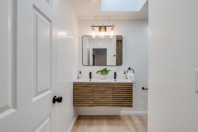 506 Bayview Drive, Aptos CA: https://media.crmls.org/mediaz/8efdccc7-5d40-4918-bfc0-320562ef1aa5.jpg