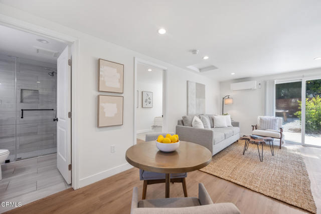 975 N Mentor Avenue, Pasadena CA: https://media.crmls.org/mediaz/8efed00d-0c6a-4a69-8e66-ada80aba4143.jpg