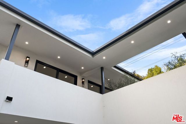 913 913 1/2 N Beverly Glen Boulevard, Bel Air CA: https://media.crmls.org/mediaz/8efed5d5-8113-4584-8237-052726cfd949.jpg