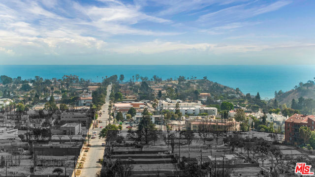 15309 Mc Kendree Avenue, Pacific Palisades CA: https://media.crmls.org/mediaz/8efedb7e-2c6a-41ab-84fb-c90408d2c092.jpg