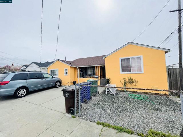 1800 Esmond Ave, Richmond CA: https://media.crmls.org/mediaz/8efeddb0-2d6e-40c1-9d35-631f74e32430.jpg