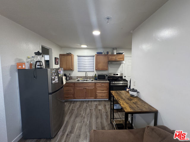 1726 W 37th Place, Los Angeles CA: https://media.crmls.org/mediaz/8eff49c0-253f-4442-92a8-dc85a72f2df4.jpg
