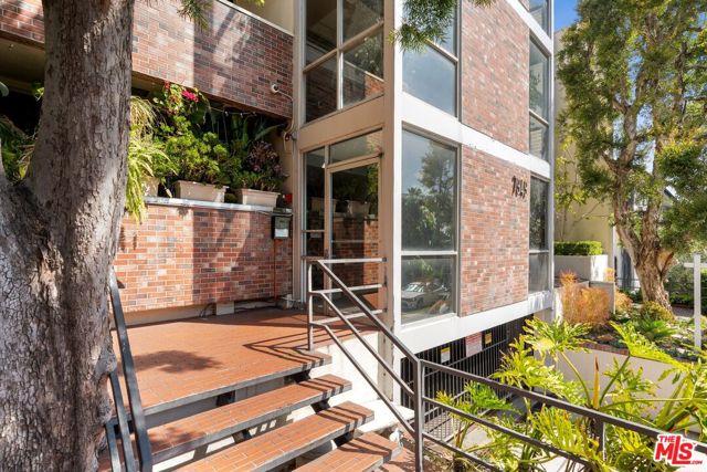 7949 Selma Avenue, Los Angeles CA: https://media.crmls.org/mediaz/8effca87-eb65-4704-b89a-800ea80f168c.jpg