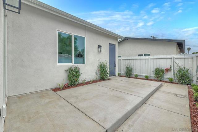 962 Florence St, Imperial Beach CA: https://media.crmls.org/mediaz/8f008842-0c92-4f45-b990-fb625685f606.jpg