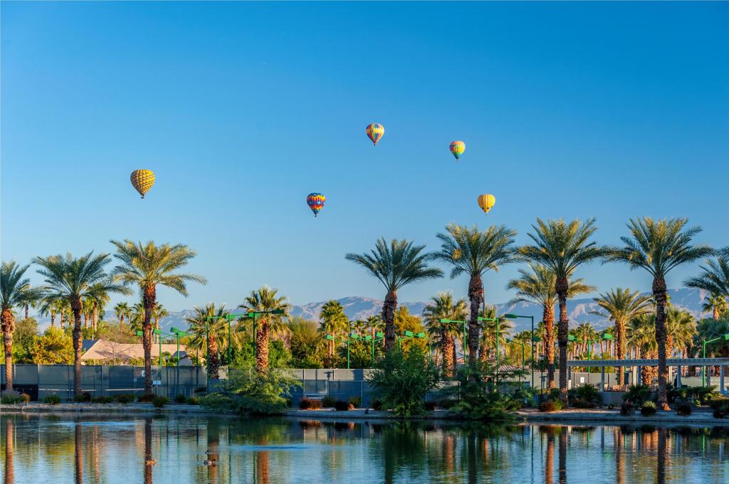 https://media.crmls.org/mediaz/8f0130dd-311b-4b67-9fbc-417eeb1508bd.jpg?preset=X-Large