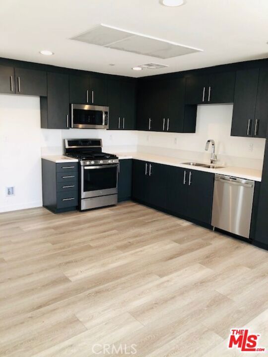 2931 1/2 Denby Avenue, Los Angeles CA: https://media.crmls.org/mediaz/8f01c20e-c534-4f9e-a253-9fff77b99eaf.jpg