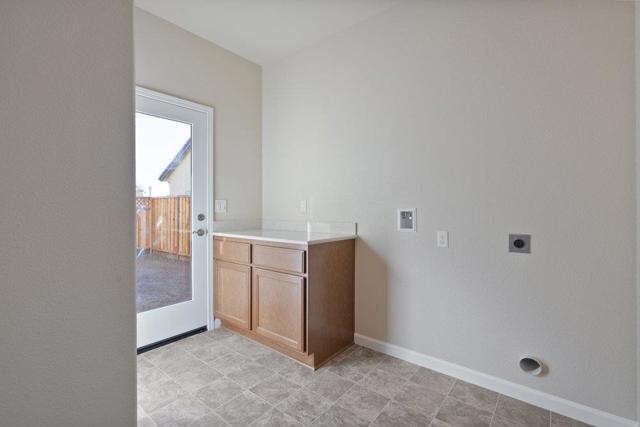 772 Livingston Avenue, King City CA: https://media.crmls.org/mediaz/8f01d7ce-767e-416c-b0e0-d82cad09ae7c.jpg