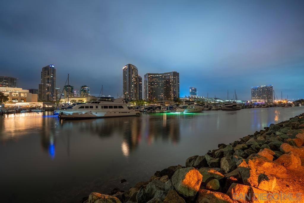 https://media.crmls.org/mediaz/8f01dd5d-efe1-44e5-a936-9e5c78de4ac7.jpg?preset=X-Large