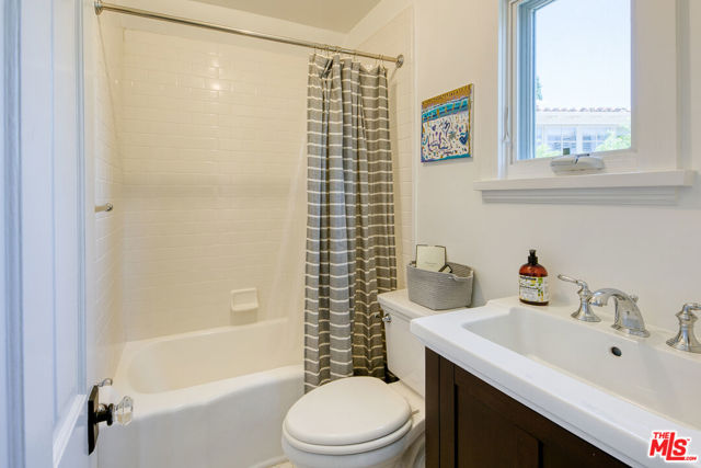 10736 Le Conte Avenue, Los Angeles CA: https://media.crmls.org/mediaz/8f01fc34-2667-4c89-a42b-2efc91c33b96.jpg