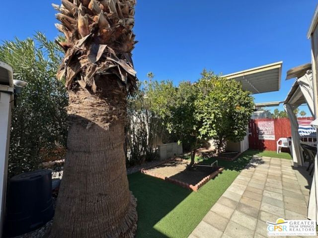 10 Hayes Street, Cathedral City CA: https://media.crmls.org/mediaz/8f025dd8-97bf-40ce-a607-84f95b695082.jpg