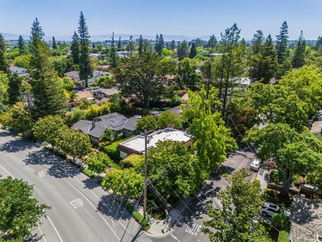 435 Edgewood Road, Redwood City CA: https://media.crmls.org/mediaz/8f037f0d-a2da-4e05-b0da-a5cea508aed6.jpg