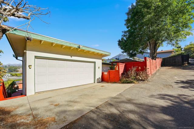 4040 Yale Ave, La Mesa CA: https://media.crmls.org/mediaz/8f03beb7-32c6-4e08-9c56-0699d3838267.jpg