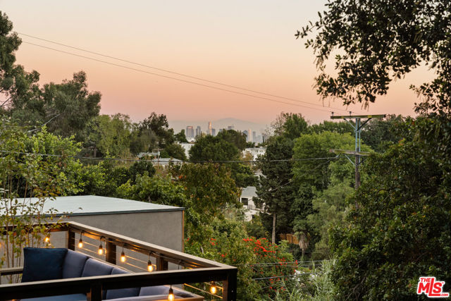 8556 Ridpath Drive, Los Angeles CA: https://media.crmls.org/mediaz/8f0400c8-bf14-4aa5-808d-1aea31c67bf6.jpg