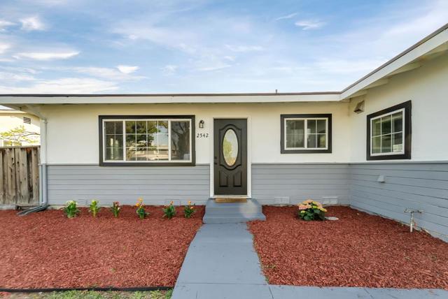 2542 Painted Rock Drive, Santa Clara CA: https://media.crmls.org/mediaz/8f04b237-2a42-4606-bd66-bec74013a242.jpg