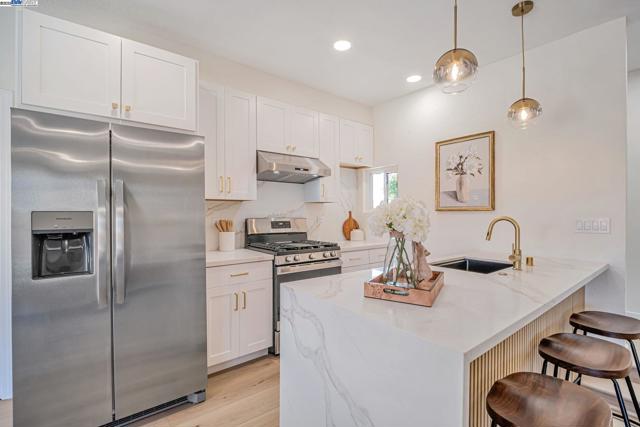 6588 Flanders Dr, Newark CA: https://media.crmls.org/mediaz/8f04d359-5515-49b5-b318-b761dd88a458.jpg