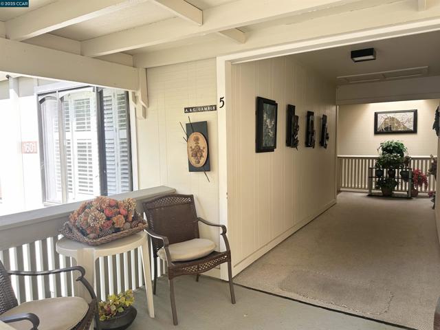 1601 Oakmont Dr, Walnut Creek CA: https://media.crmls.org/mediaz/8f0506da-abee-489e-8cbd-ddd2c43b6209.jpg