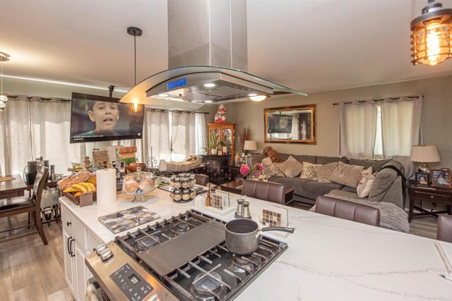 1010 Bobier Dr E, Vista CA: https://media.crmls.org/mediaz/8f051e62-b2f5-4728-bdc2-bcda6c462dc5.jpg