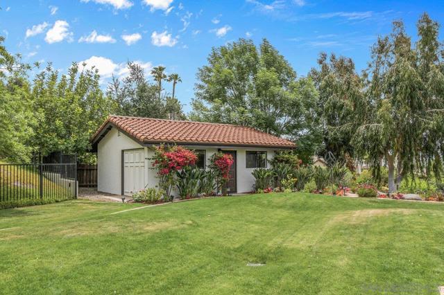 3609 Monte Real, Escondido CA: https://media.crmls.org/mediaz/8f0524cd-2698-4c42-8d41-06c90fcd3389.jpg