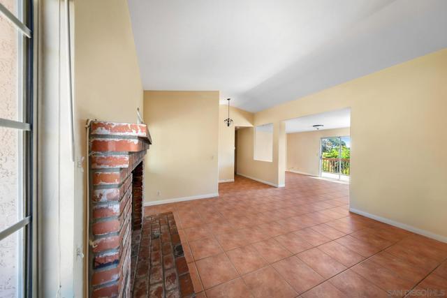27301 Rowel Ct, Valley Center CA: https://media.crmls.org/mediaz/8f05b752-bf70-409b-bab7-02deb8e30166.jpg