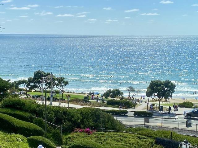 1558 Camino Del Mar, Del Mar CA: https://media.crmls.org/mediaz/8f060a2d-4b2c-49cc-8aa6-61c046bd3c24.jpg