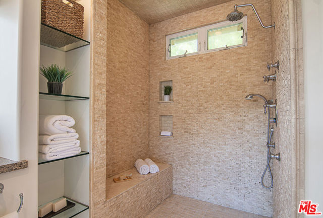 3908 Fairway Avenue, Studio City CA: https://media.crmls.org/mediaz/8f068a57-8b0b-48e2-941b-abe0ab5009d7.jpg