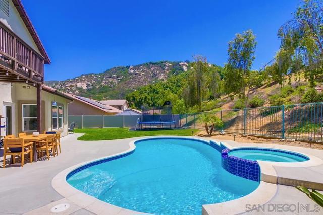 3207 Meadow Side Pl, Escondido CA: https://media.crmls.org/mediaz/8f06fa2b-4c90-4d73-af59-7ca412a1ff66.jpg