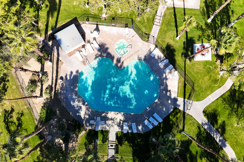https://media.crmls.org/mediaz/8f074678-285d-4051-996d-446d5443706e.jpg?preset=X-Large