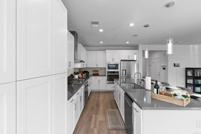 Detail Gallery Image 11 of 33 For 1234 Camino Prado, Chula Vista,  CA 91913 - 4 Beds | 3 Baths