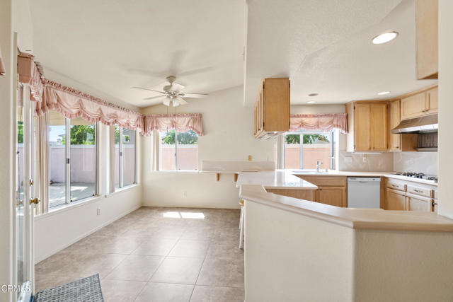 712 Rosebud Drive, Oxnard CA: https://media.crmls.org/mediaz/8f076c26-57f9-42ed-8741-c68c54e9b473.jpg