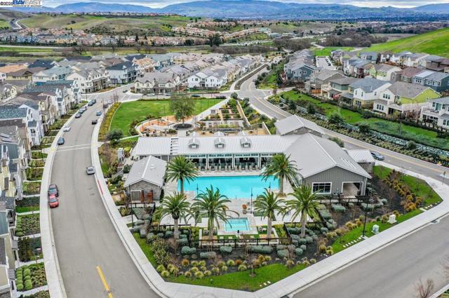 7058 Atlas Peak Dr, Dublin CA: https://media.crmls.org/mediaz/8f07b752-8c3f-4e2b-828e-f820adb50e1c.jpg